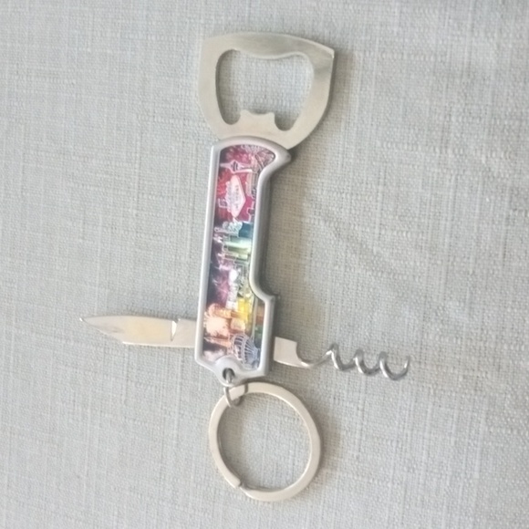 4/$15  Welcome to Fabulous Las Vegas Nevada Sign Souvenir Multi Tool KeyRing - Picture 1 of 8